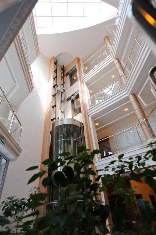 Karpaty Hotel คุสท์ ภายนอก รูปภาพ